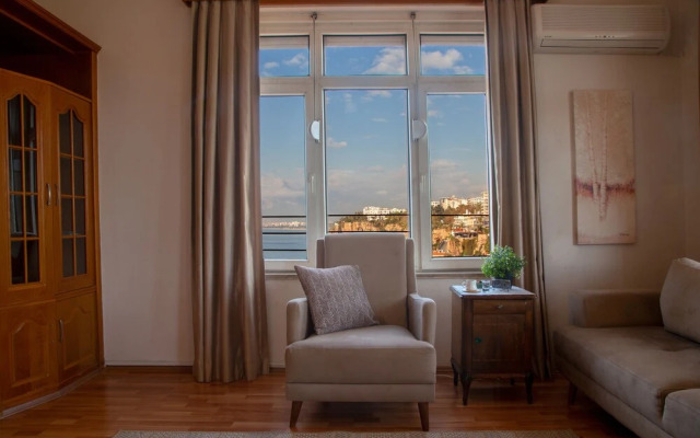 Aheste_simple Sea View Flat in Lovely Old Town