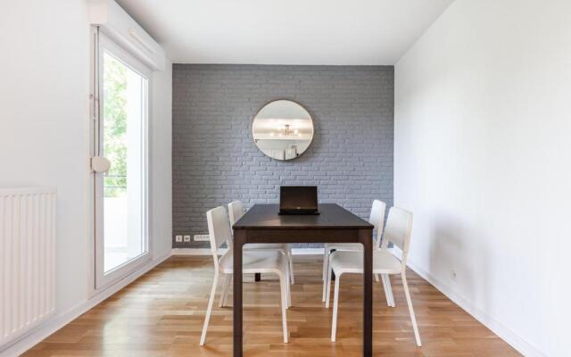 Design 3 bedrooms appartment, near Champs Elysees