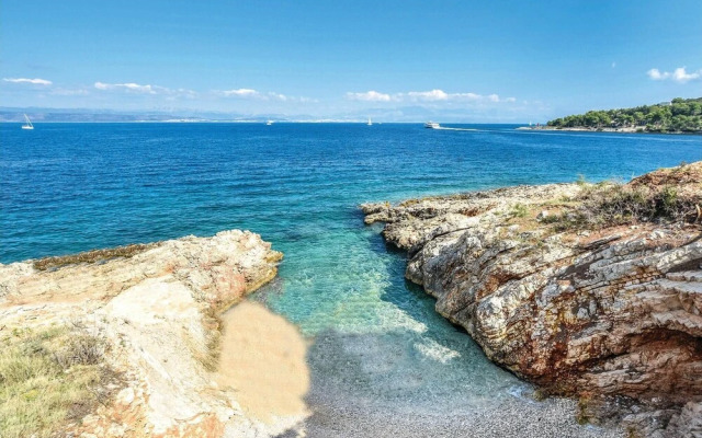 Stunning Home in Rogac With Wifi and 4 Bedrooms