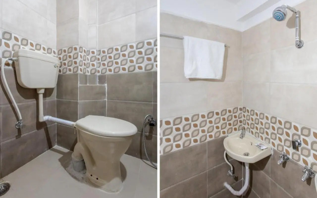 OYO 27817 Hotel Decision