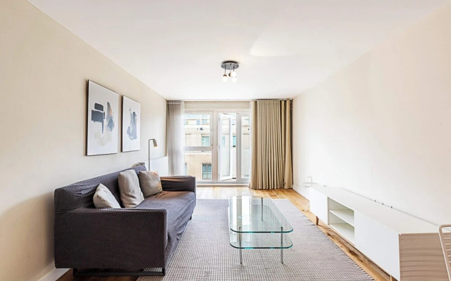 Modern Apartment With Balcony