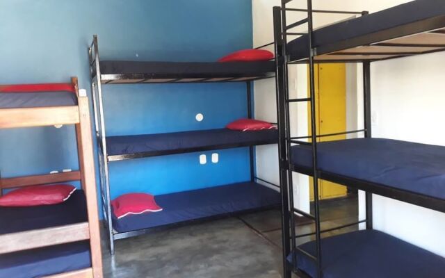 Casa Yellow Búzios Hostel
