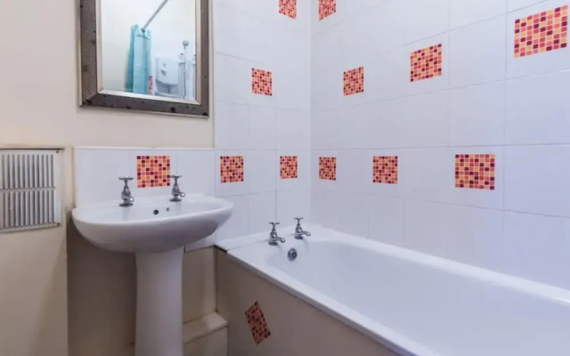 Enticing Apartment in Edinburgh near City Center