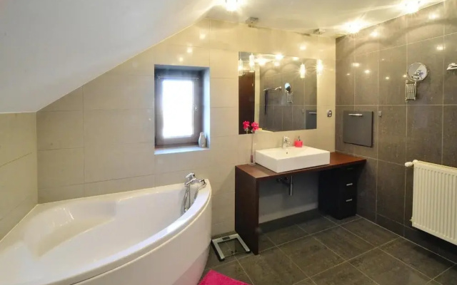 Large, Comfortable Holiday Villa With a Terrace