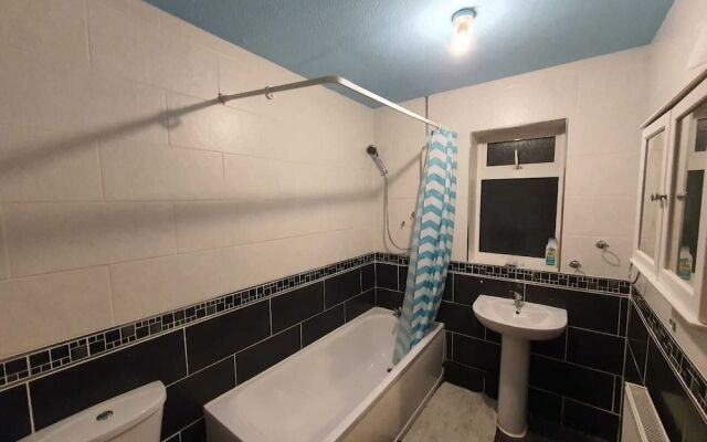 Detached 4-bed House in Leeds