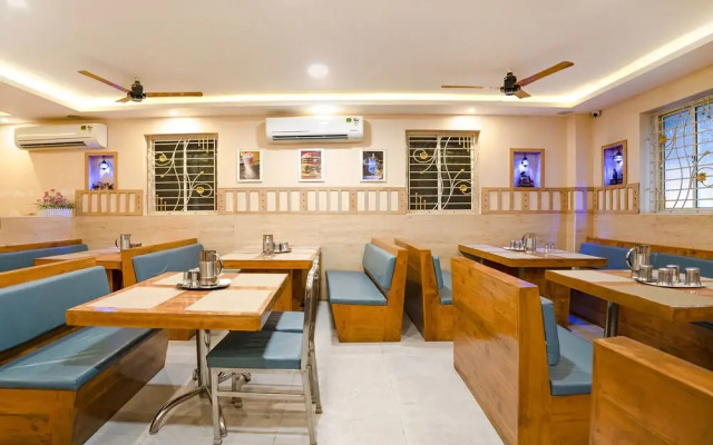Fabhotel Wooden Park
