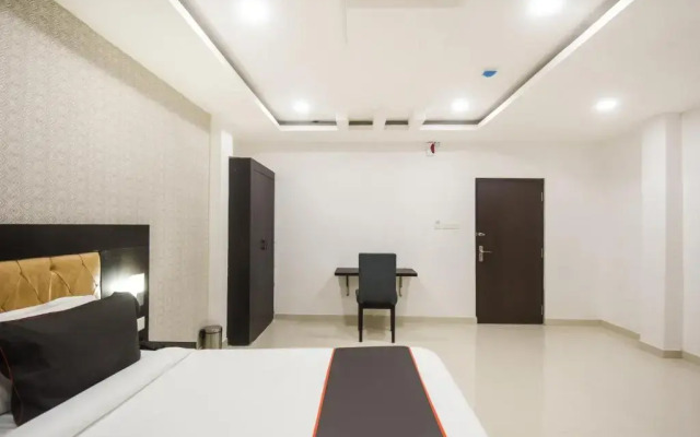 Red Velvet Premium by OYO Rooms