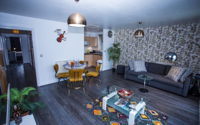 Remarkable 2-bed Apartment With Sea View