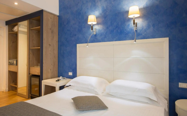 Floris Hotel