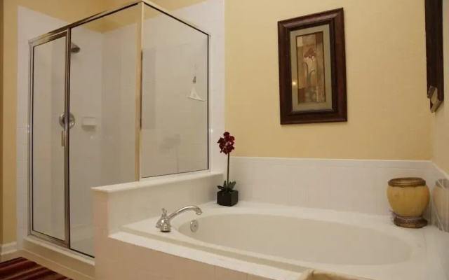 Poolside Penthouse Cabana 3 Bedroom Condo by Redawning
