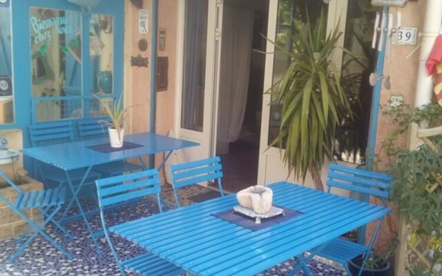 Fa Mille Maison Bleue