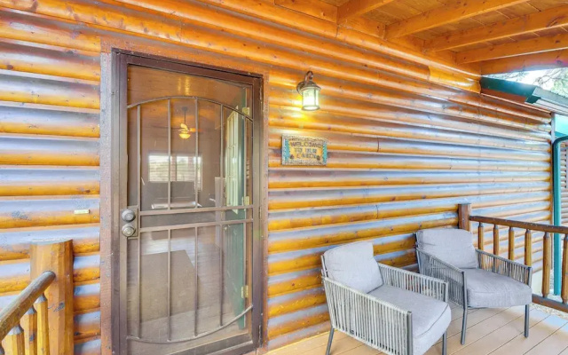 Near Lakes & Trails: Pet-friendly Cabin in Arizona