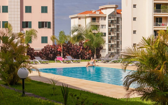 Alameda Formosa I by An Island Apart