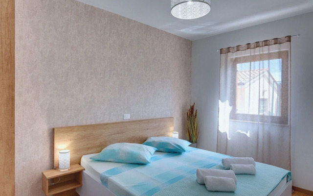 Spacious Home With Private Terrace and Garden