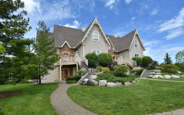 The Lodges at Blue Mountain - Historic Snowbridge Condos