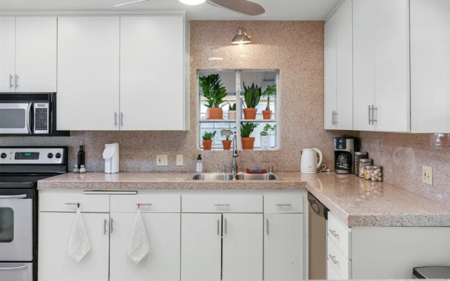 Petite Private Bungalow