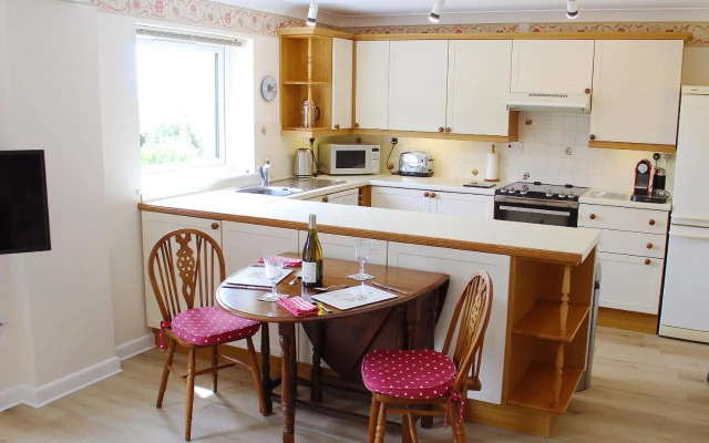 Pendower Apartment