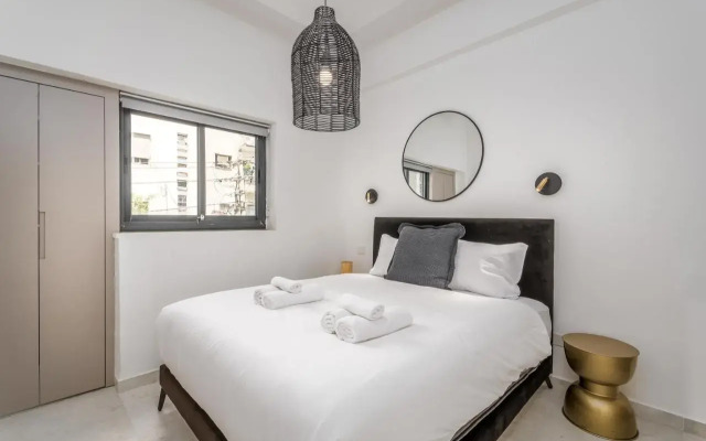Gordon area - Deluxe 2bdr close to the beach
