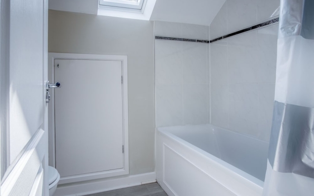 Sunflower Apartment - 2 Bed Apartment - Redberth