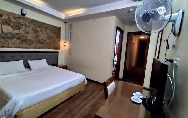 Queen Light Hotel – Guest Rooms – Hanoi