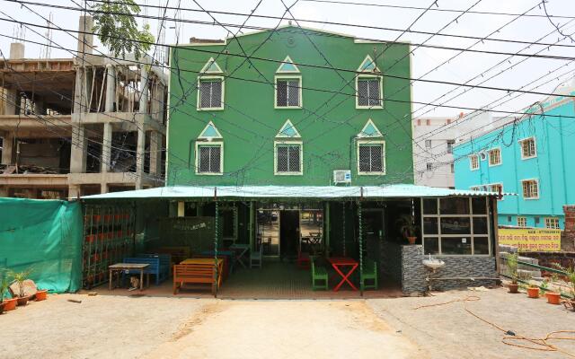 OYO 13624 Kapoors Plaza Guest House