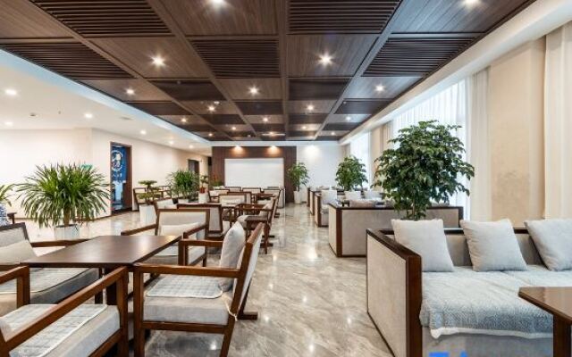 Red Original Maiwa Hotel