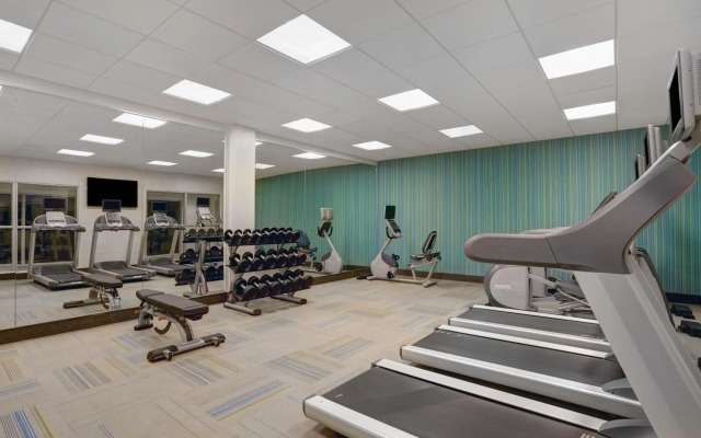 Holiday Inn Express & Suites Lenexa - Overland Park Area by IHG