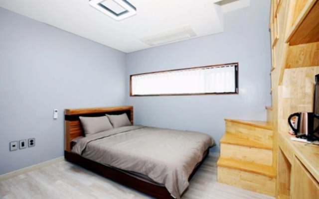 Yangyang Yachtrang Club House Pension