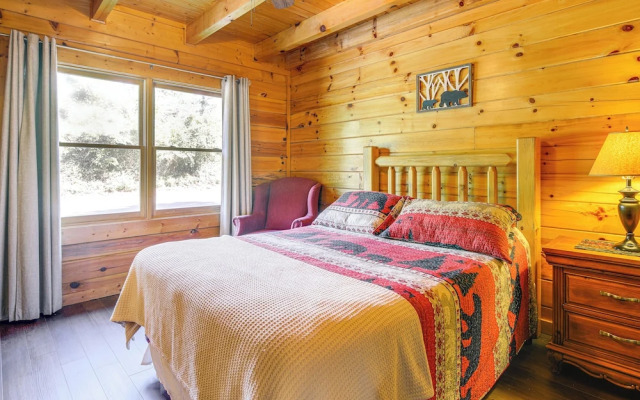 Sevierville Cabin w/ Hot Tub & Deck!