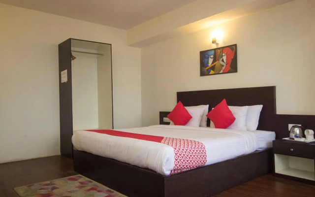 Taktse Continental by OYO Rooms