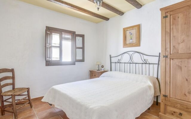 Comfy Holiday Home in Carcabuey With Patio