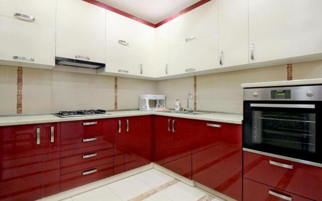 3 Bedroom Apartment near Republic Square