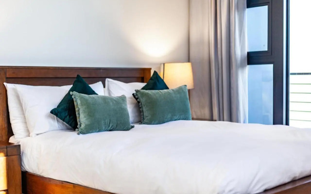 Luxuriuous 1 Bedroom in 16 on Bree