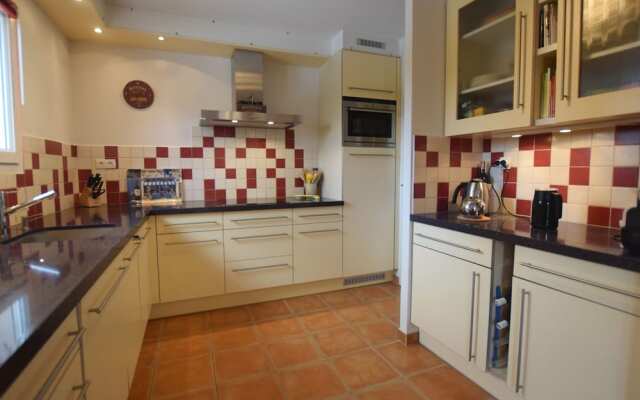 Elegant Villa in Les Mazes With Swimming Pool