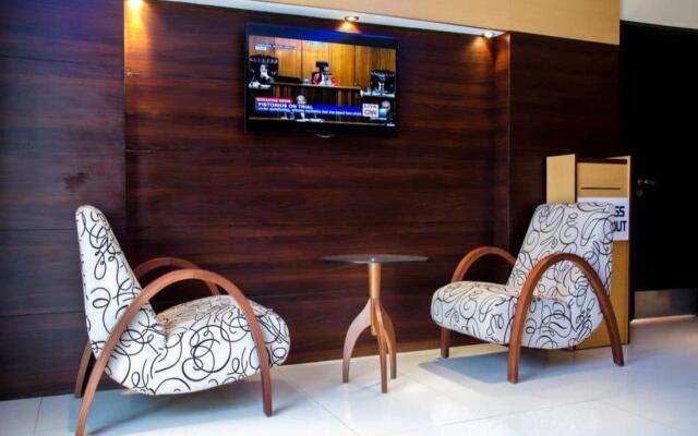 Chesterfield Hotel & Suites