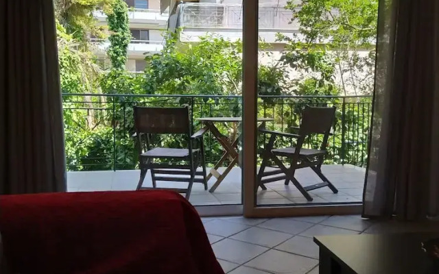 Marousi Comfy Apartment With Balcony