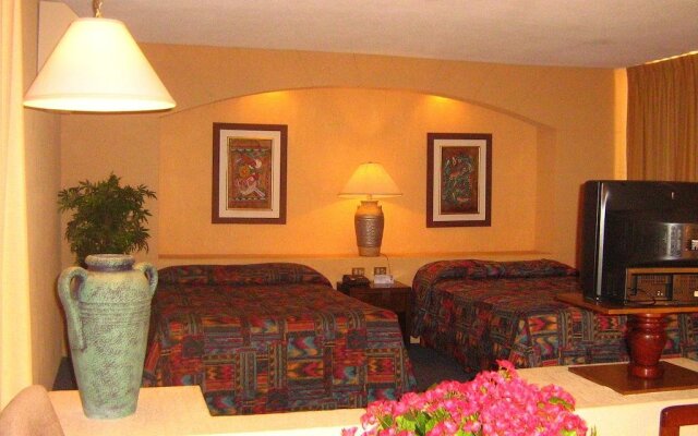 Hotel Las Palmas Midway Inn
