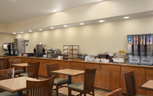 Country Inn & Suites by Radisson, Columbus Airport, OH