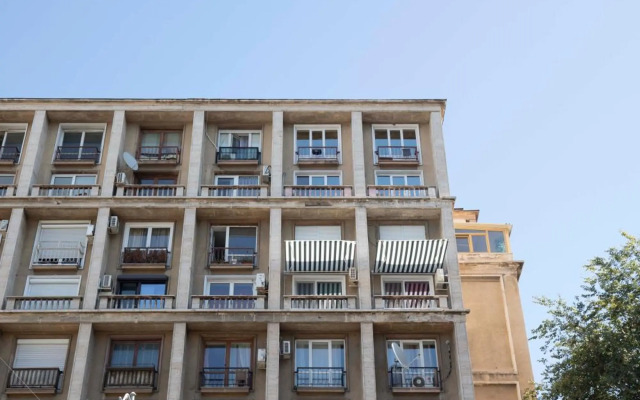 Victoria Avenue Apartment