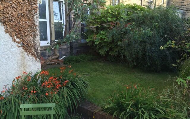 Central and Spacious 2 Bedroom Flat With Garden