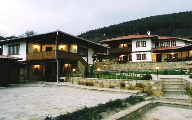 Kostadinovi Kashti Complex