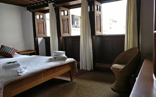 Hiranya Guest House