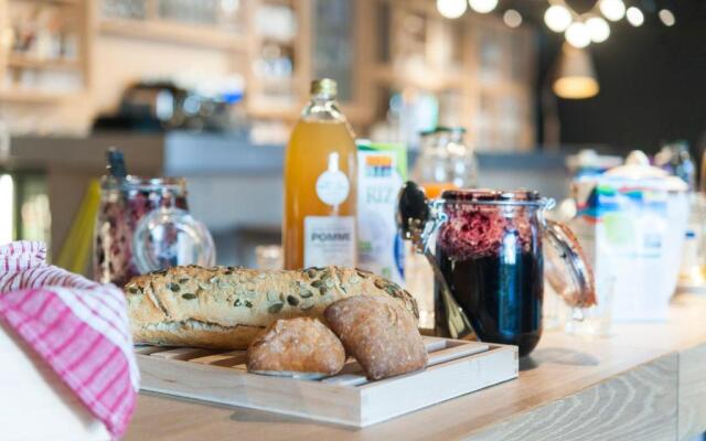 Mob Hotel Paris les Puces