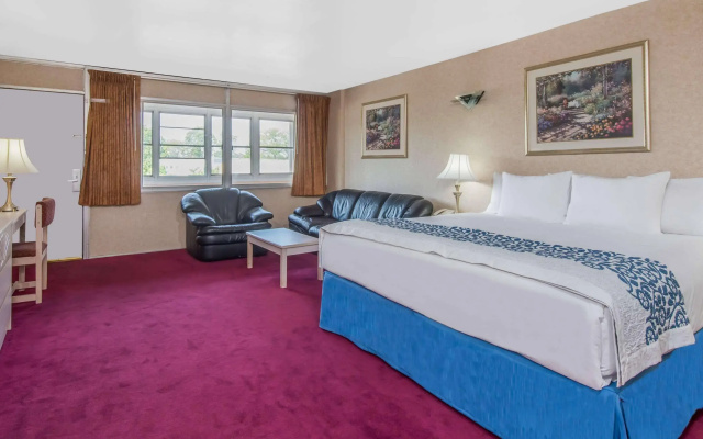 Days Inn Hicksville - Long Island