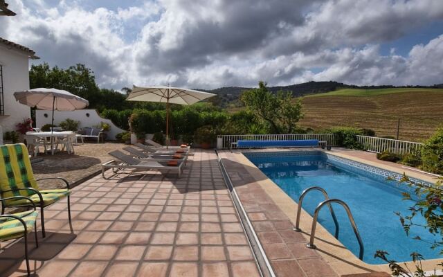Lovely Holiday Home With Private Swimming Pool in Almogía