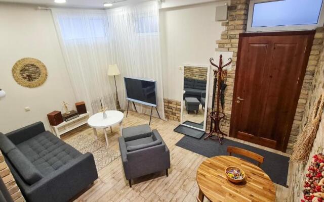 City-Center Basement Studio Free Parking Netflix