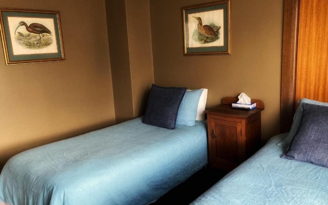 Kermandie Waterfront Hotel – Guest Rooms – Port Huon