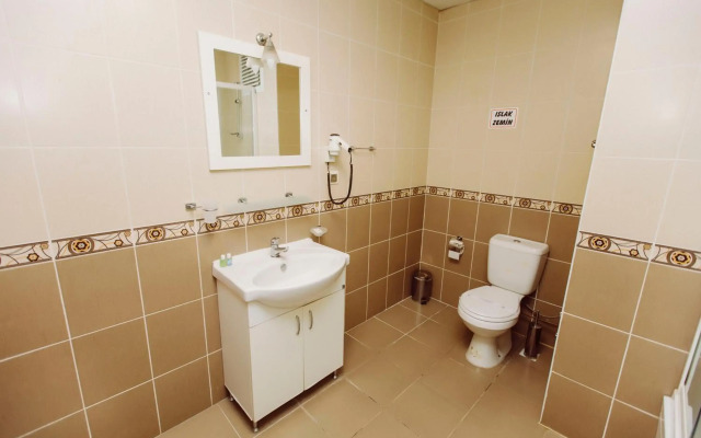 Ozalp Han Hotel
