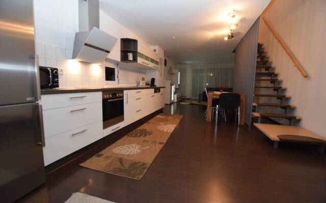 Ab Apartment 80