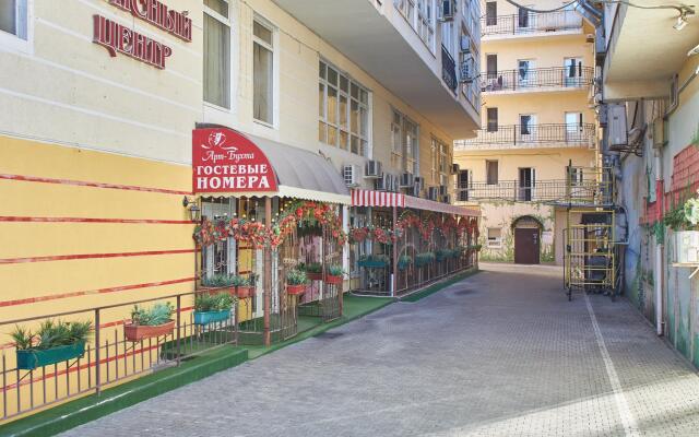 Апартаменты в центре Севастополя на Сенявина 5